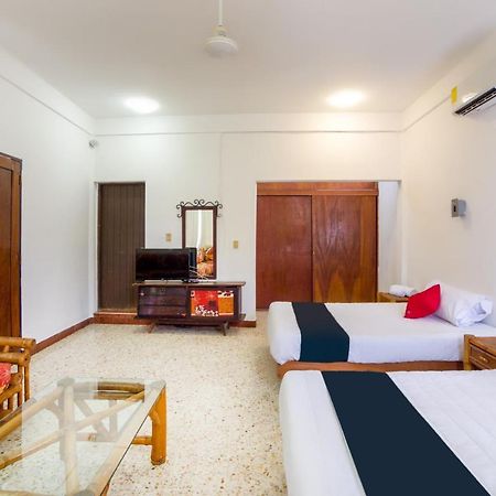 Hotel Adelita Zihuatanejo Extérieur photo
